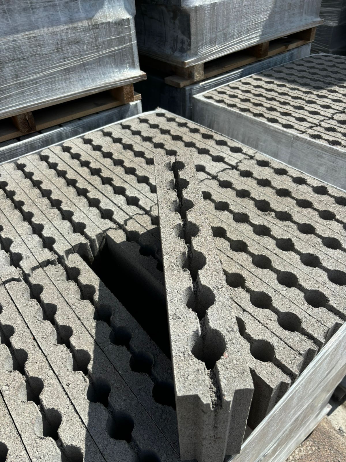 Камень перегородочный 80 (КПР-ПР-ПС-500-75-1700) круглые пустоты купить в Санкт-Петербурге