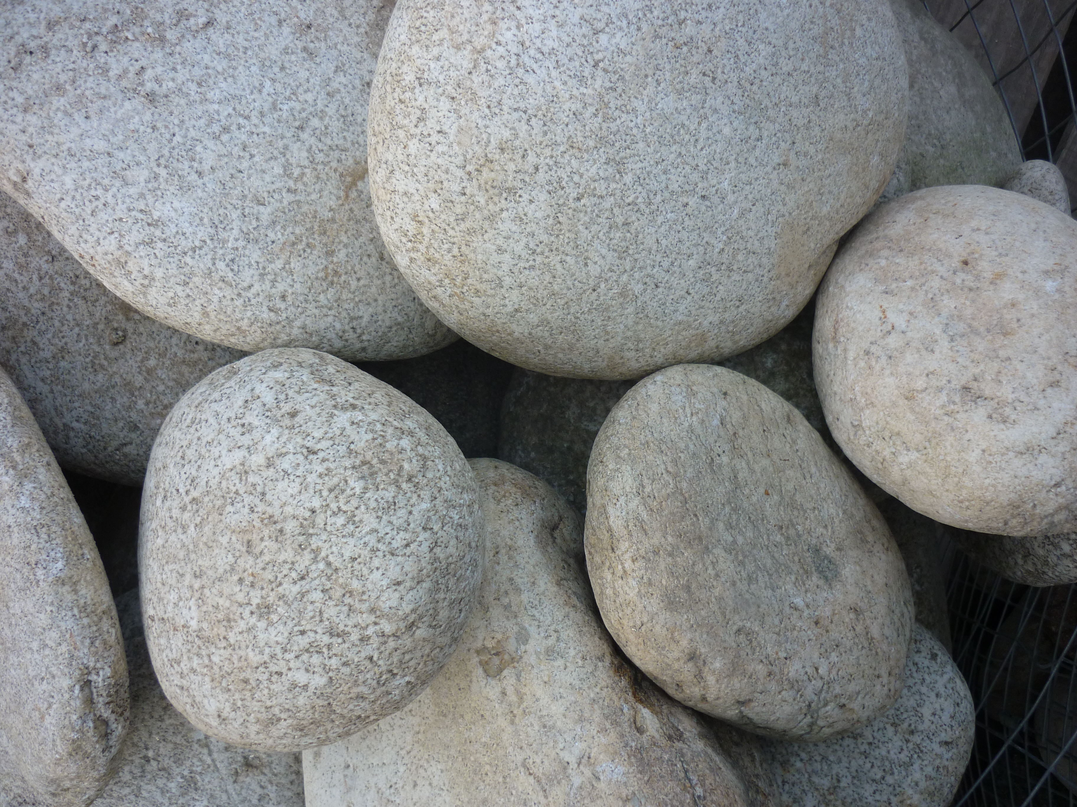 Булыжник речной белый плоский 100-300мм Camonica купить в Санкт-Петербурге