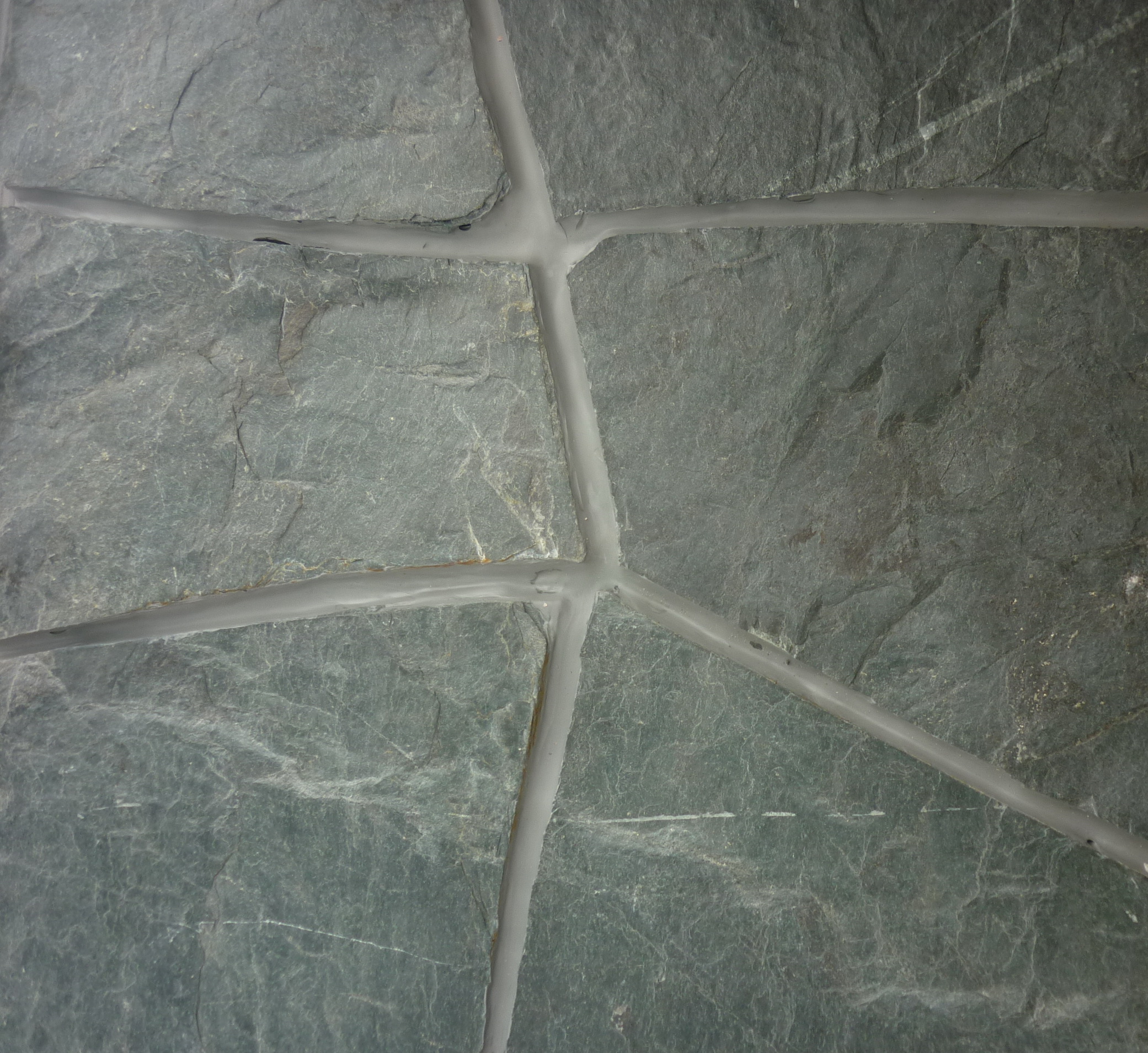 Сланец темно-зеленый "Серпентинитовый" рваный край 15-30 мм купить в Санкт-Петербурге