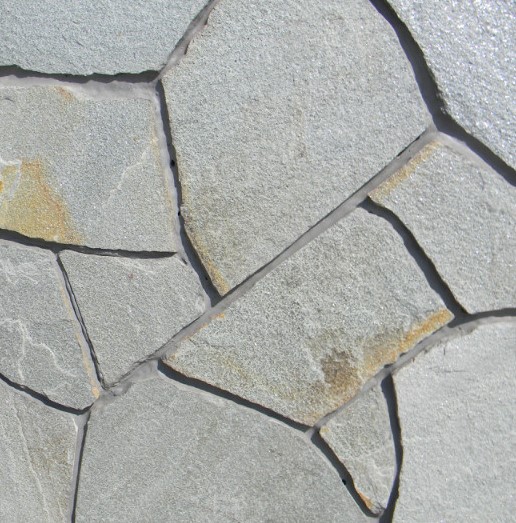 Кварцит светло-зеленый (златолит) рваный край 20-25 мм купить в Санкт-Петербурге