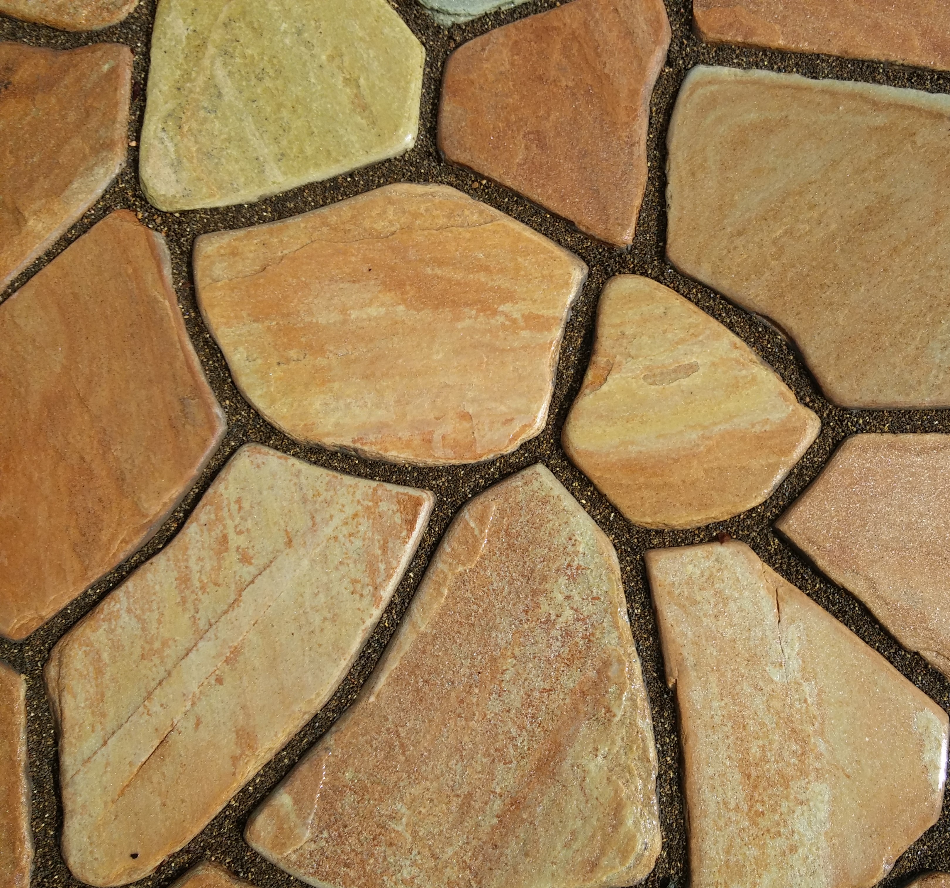 Кварцит Солнечная долина златолит желтый рваный край галтованный 40-50мм Camonica купить в Санкт-Петербурге