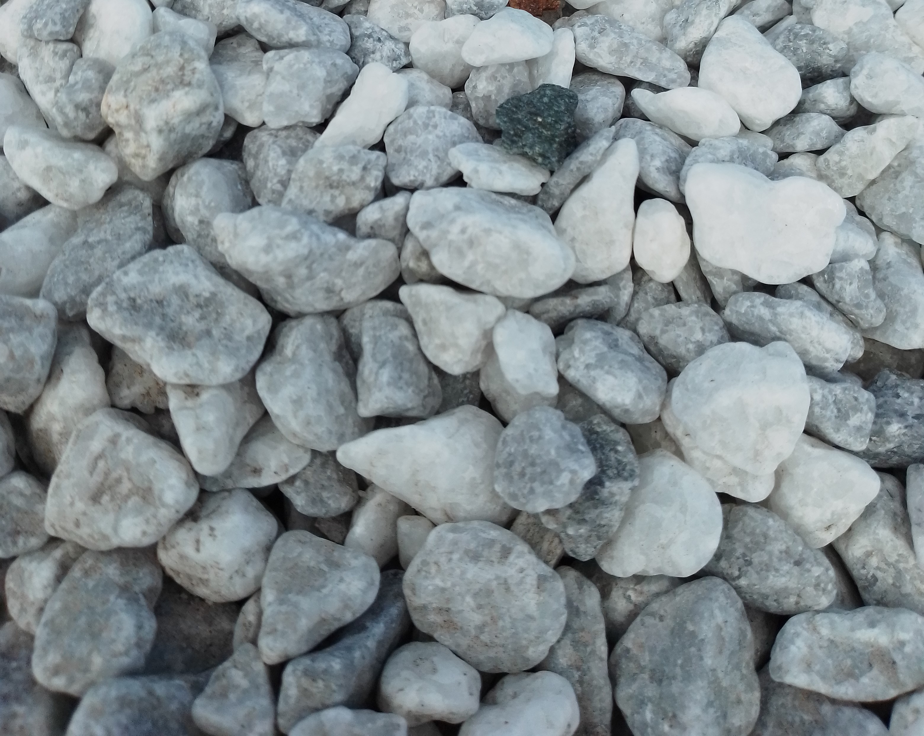 Галька из мрамора серо-голубой галтованный 10-20мм Camonica купить в Санкт-Петербурге