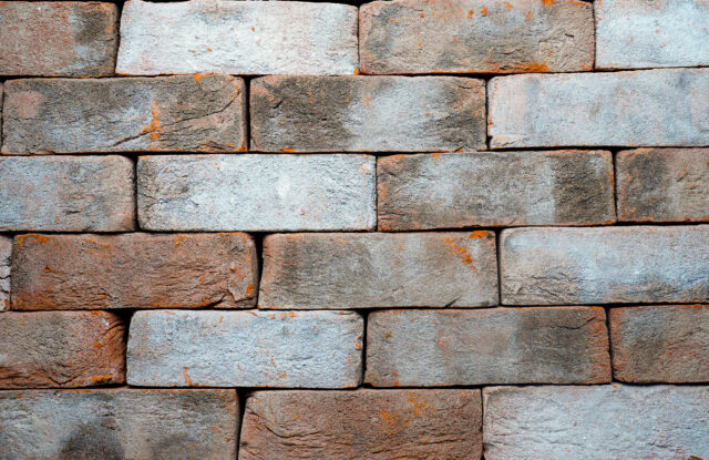 ОСТ КЛИНКЕР Кирпич лицевой ручной формовки ERIS RCW (WDF) Серый 210х100х65мм 480шт/пд купить в Санкт-Петербурге