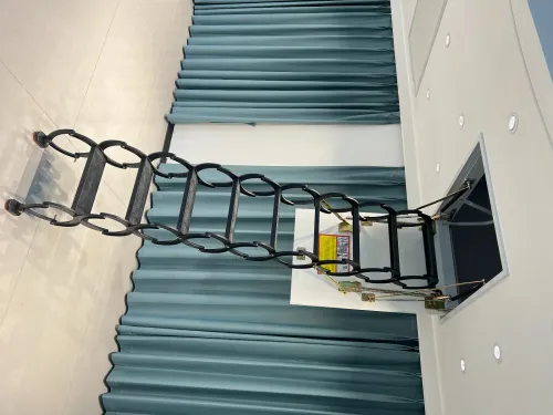Лестница ножничная металлическая LOFTSTEP LCS (CH) 80х100х300см Fakro купить в Санкт-Петербурге